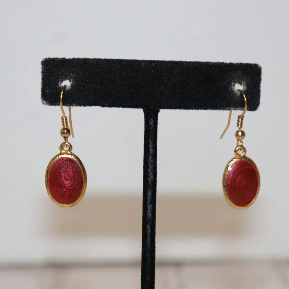 ❤️ Vintage Gold & Creamy Red Dangle Earrings – 1 3/8